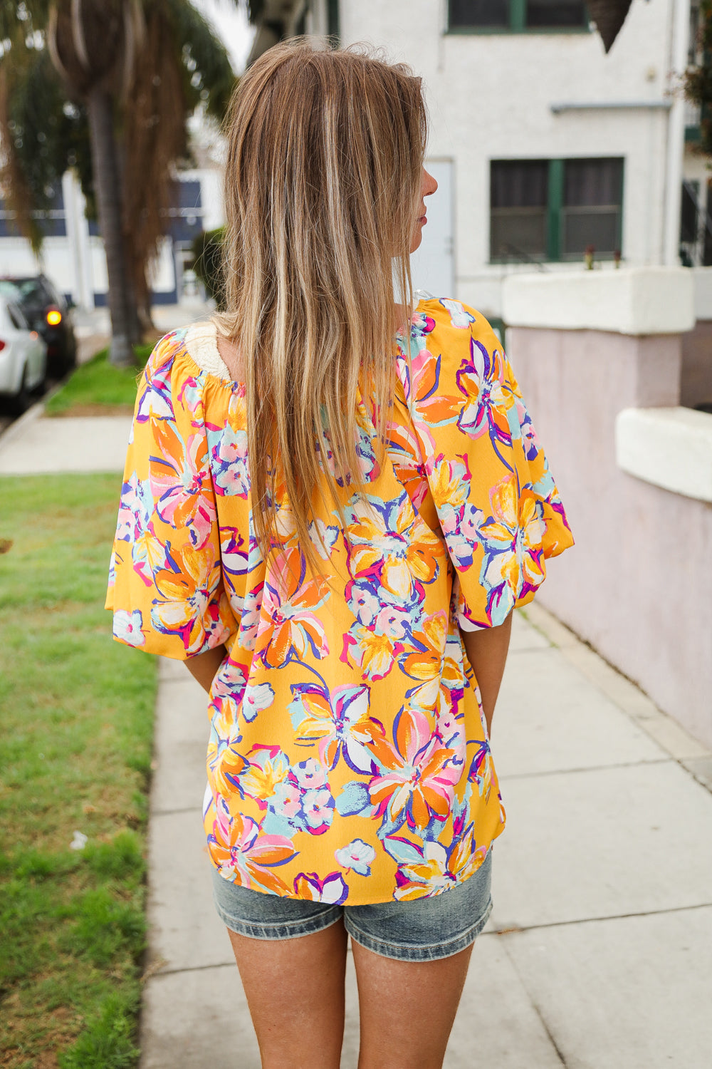 Tallulah® | Yellow blouse with elastic elbow sleeves and tropical floral print