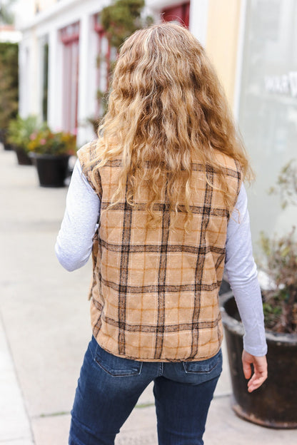 Yolaina® | Taupe-colored, checked, padded quilted vest with snap fasteners