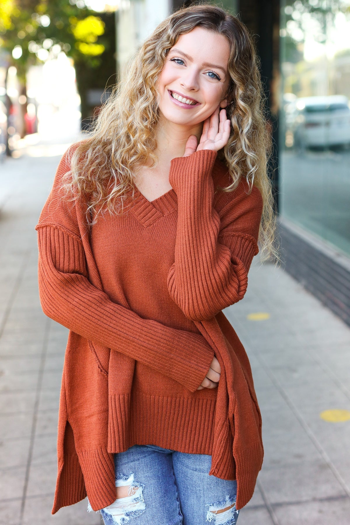 Amalia® | Casual chic rust oversized rib knit V-neck sweater