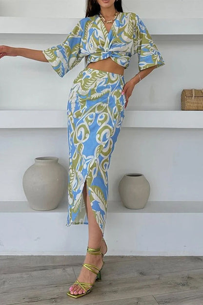 Pilar® | Sexy casual holiday two-piece suit with floral print, slit, V-neck and half sleeves