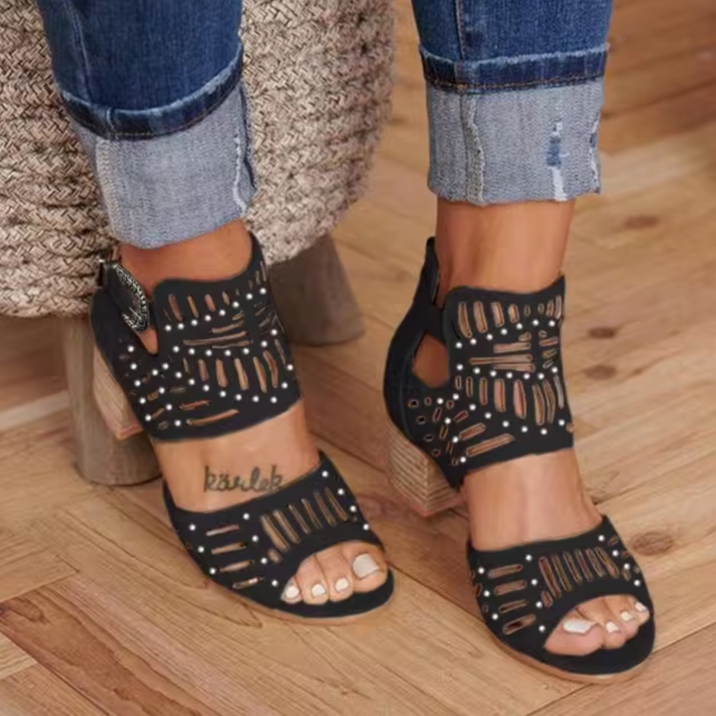 Cassandra® | Sandals with heel and hemstitch