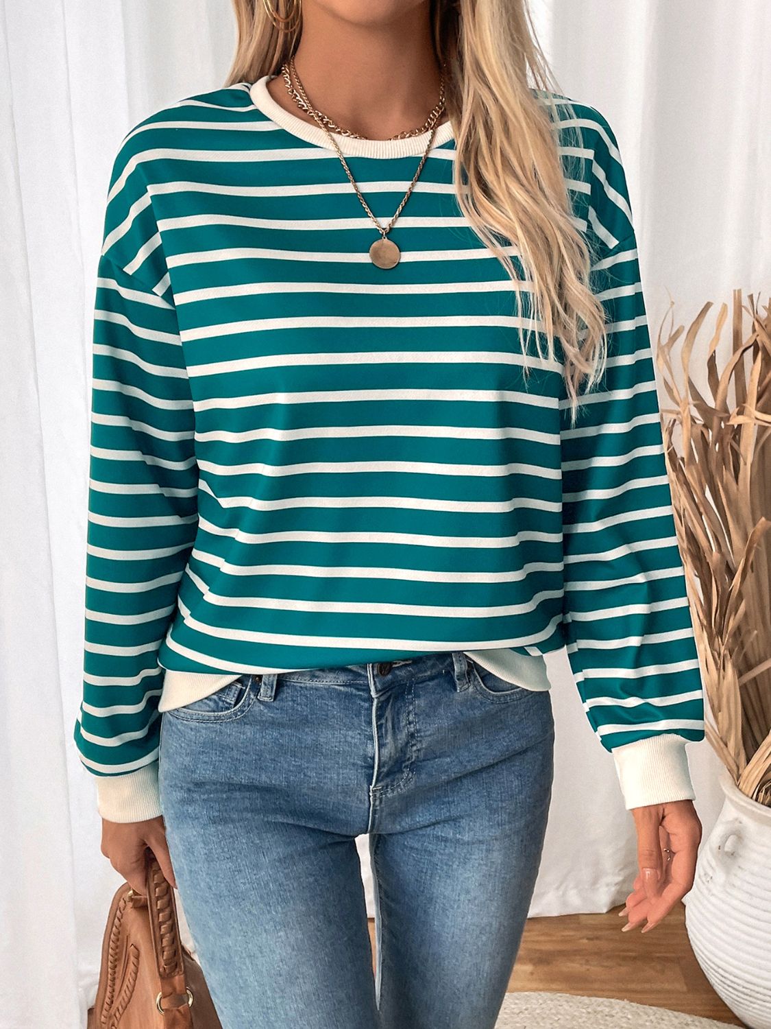 Verónica® | Perfee striped long sleeve crew neck sweatshirt with contrast