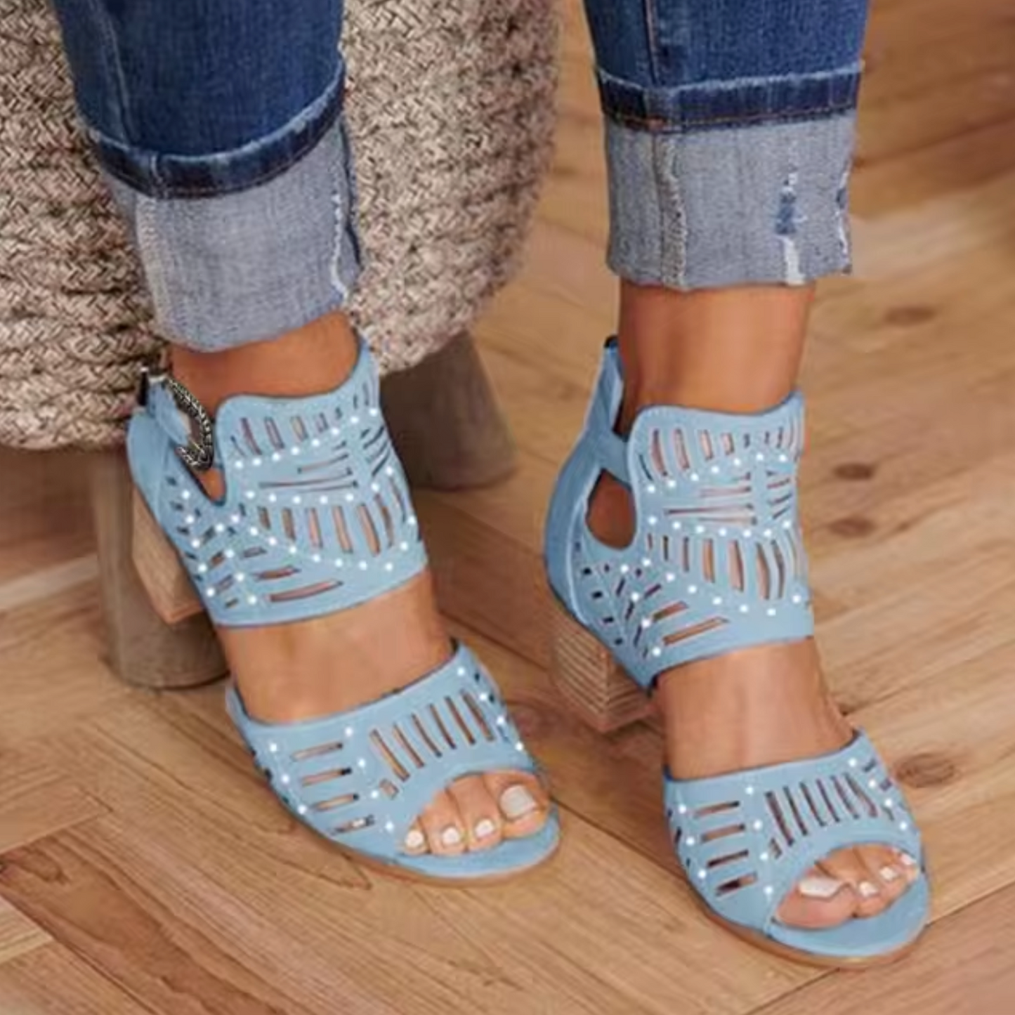 Cassandra® | Sandals with heel and hemstitch