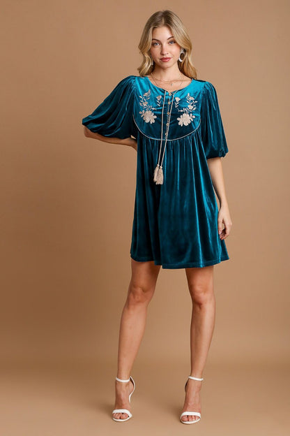 Soledad® | Embroidered velvet half sleeve tassel mini dress