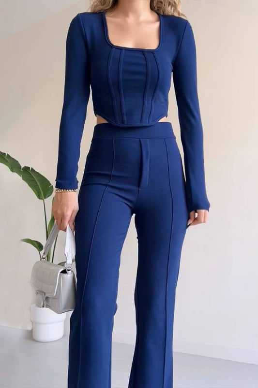 Thomasina® | Stylish two-piece suit with a scoop neckline