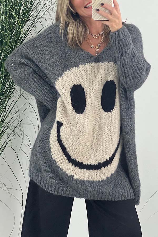 Vicky® | Confidence is everything. Long-sleeved knitted sweater with a smiley face