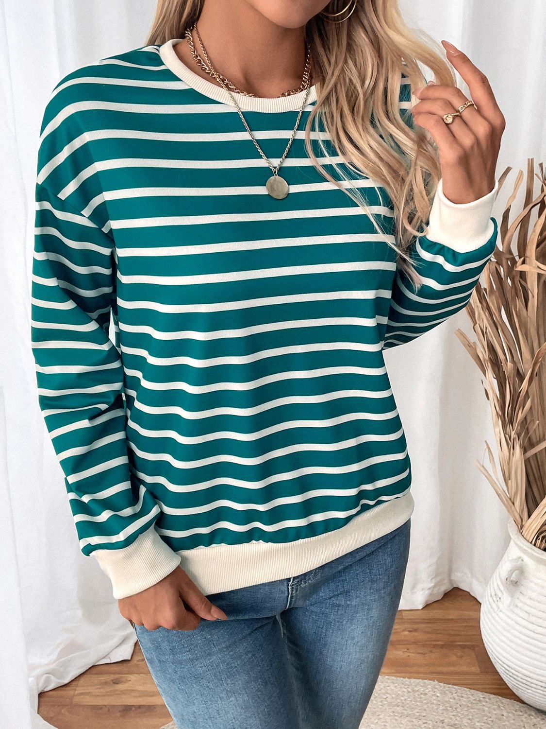 Verónica® | Perfee striped long sleeve crew neck sweatshirt with contrast