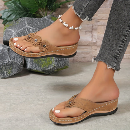 Trudy® | Elegant and comfortable sandals with floral straps