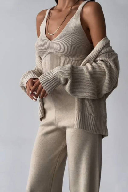 Tecla® | Chic three-piece knitted set with a V-neck