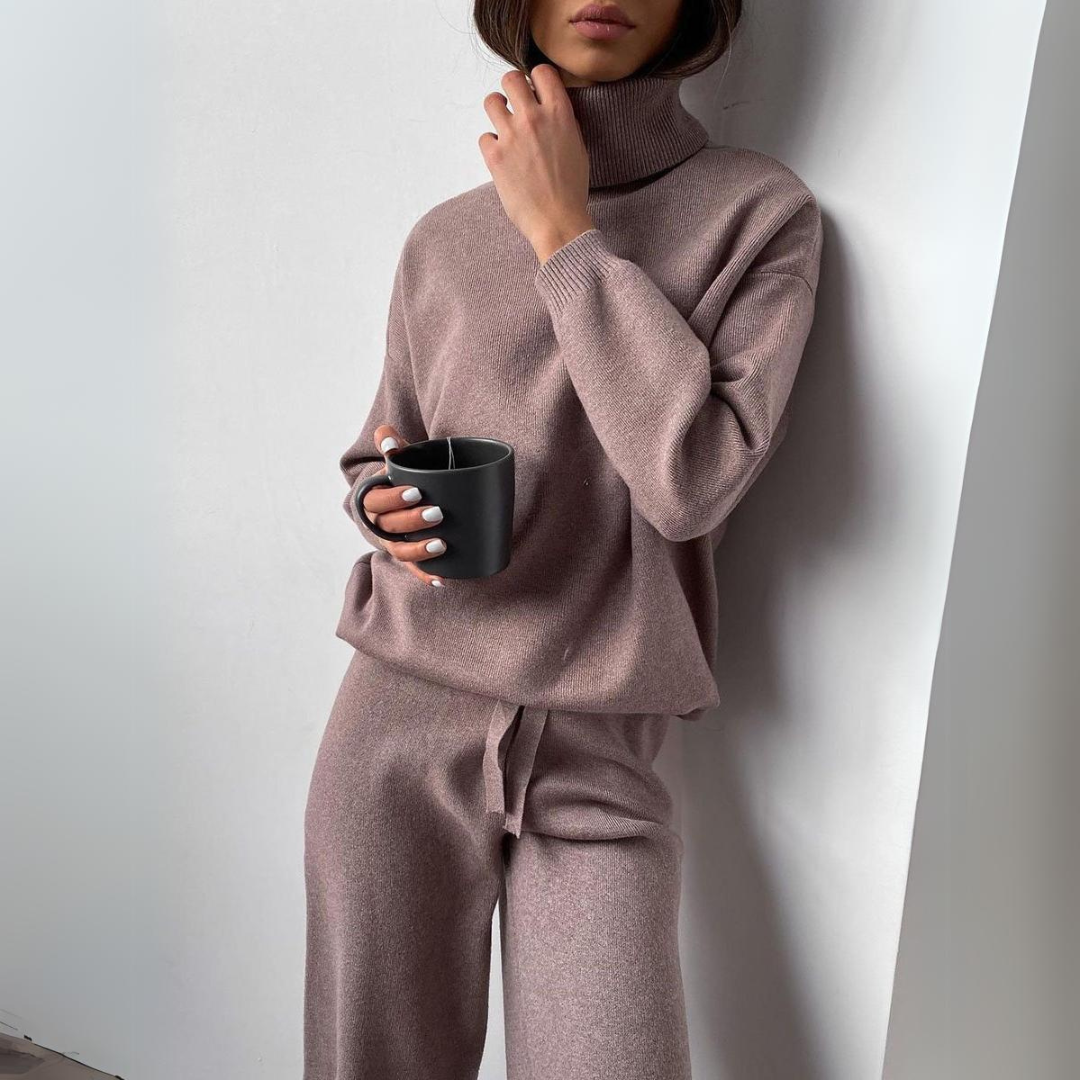 Quintessa® | Comfortable 2-piece set consisting of a turtleneck sweater and long trousers