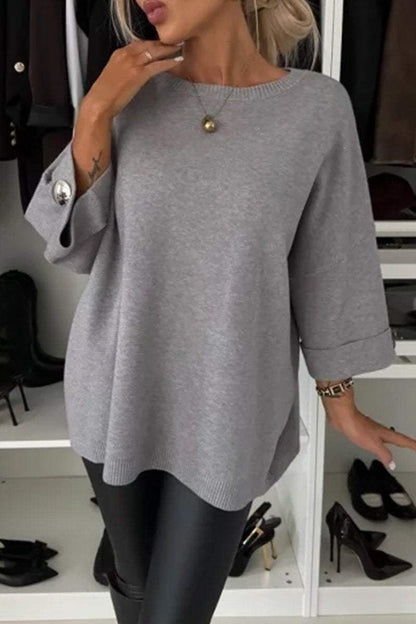 Perdita® | Elegant and modern knitted sweater with button detail and half sleeves