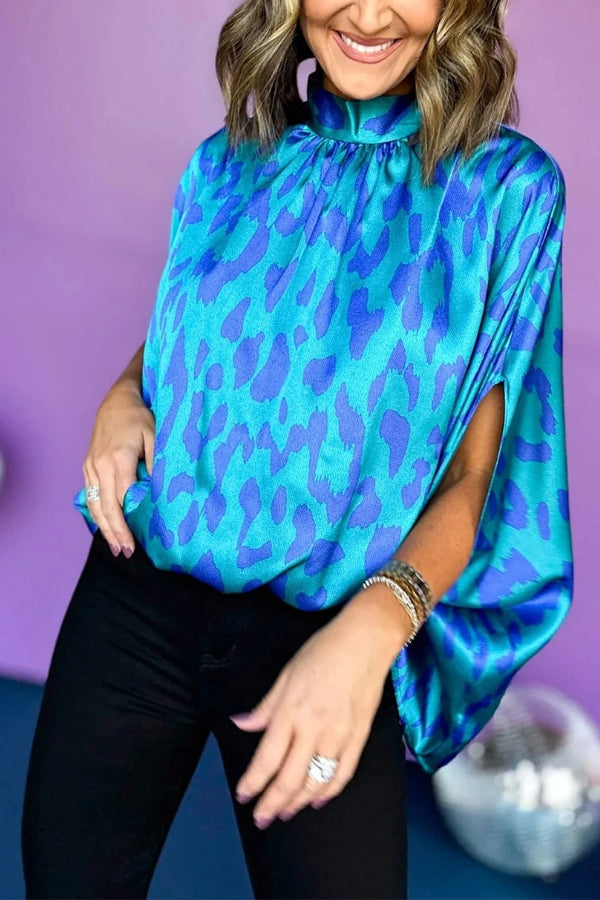 Zenaida® | Blue loose blouse with stand-up collar and batwing sleeves in leopard print