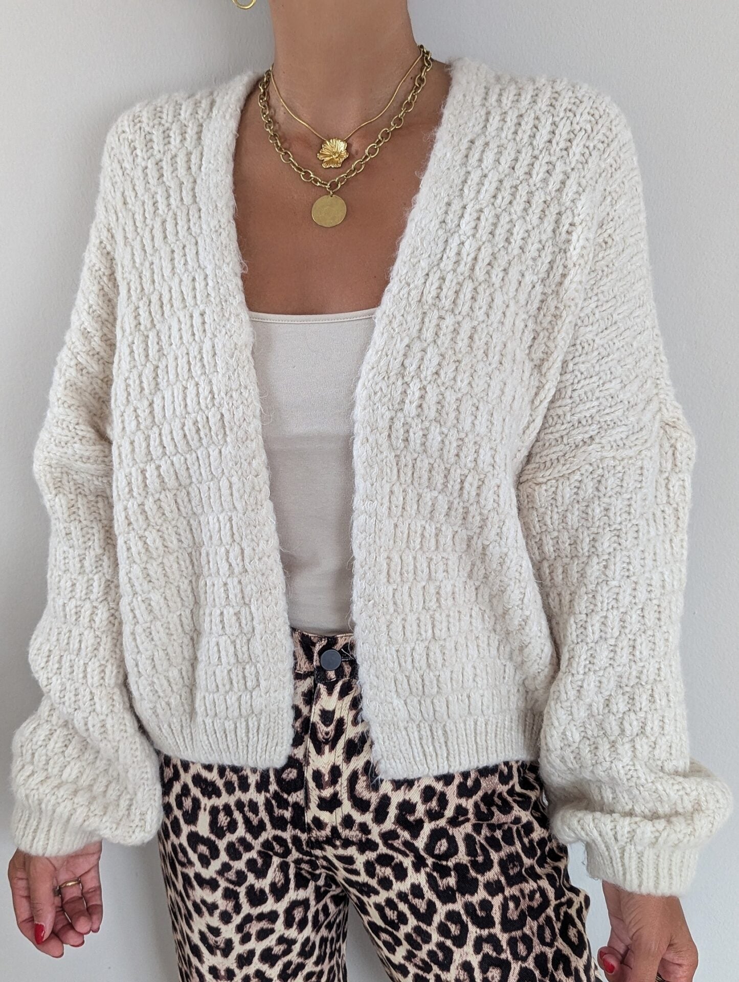 Soledad® | White solid color collarless cardigan