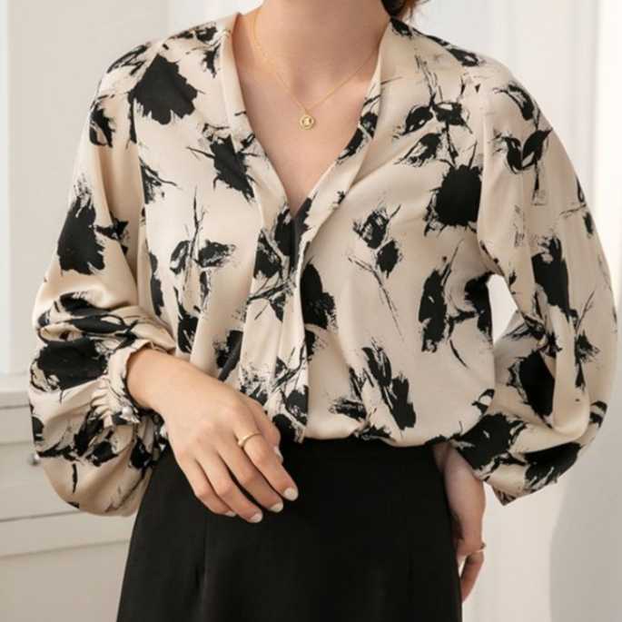 Zaida® | Stylish blouse with a vintage print and long sleeves