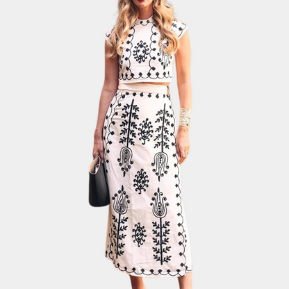 Amelia® | Trendy 2-piece set for women with a stylized print