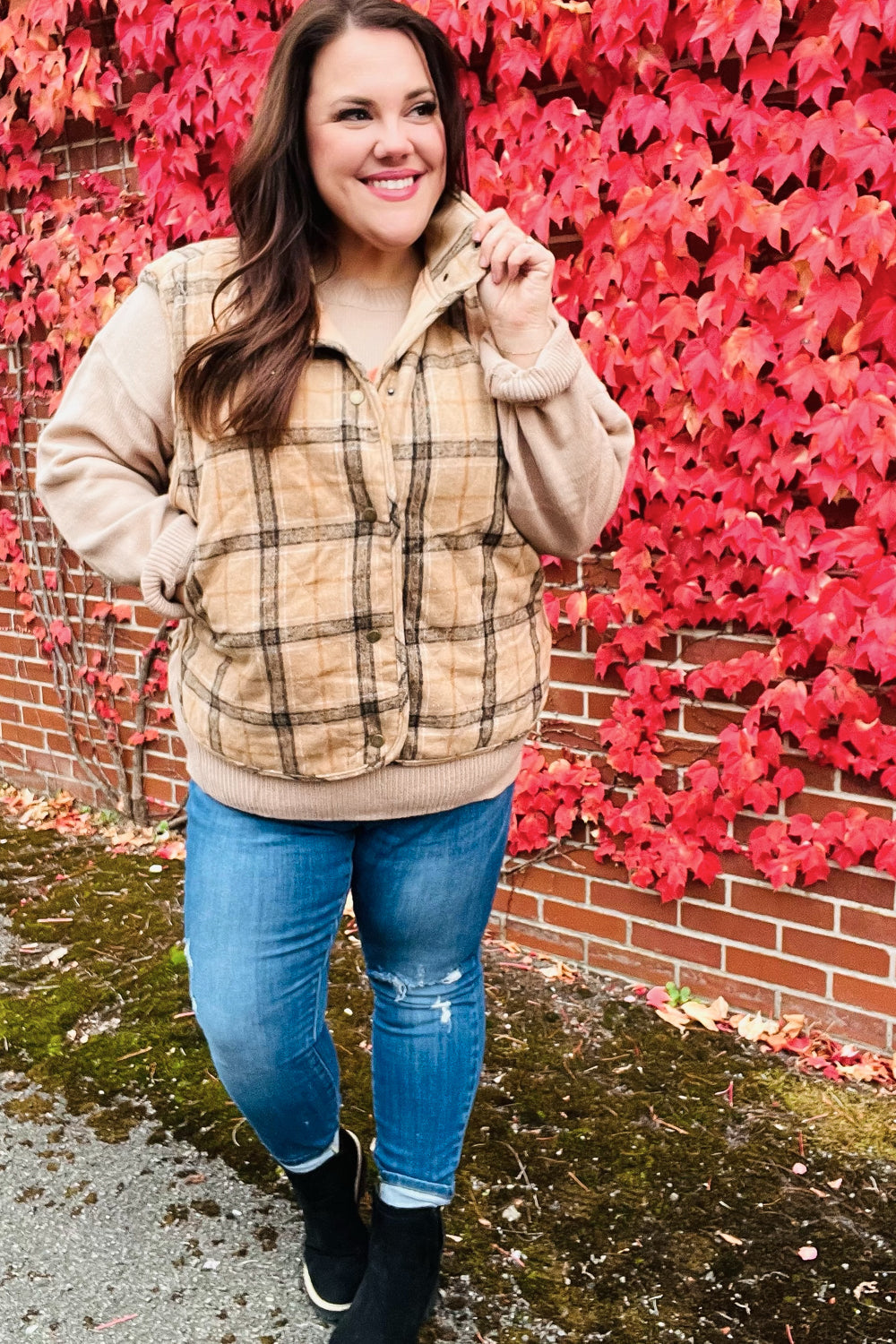 Yolaina® | Taupe-colored, checked, padded quilted vest with snap fasteners