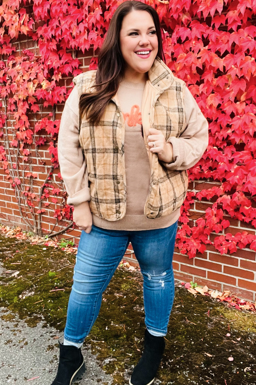 Yolaina® | Taupe-colored, checked, padded quilted vest with snap fasteners