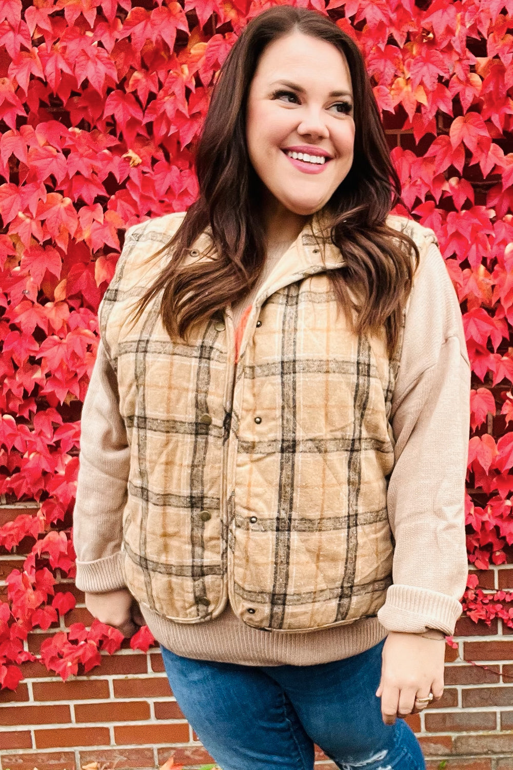 Yolaina® | Taupe-colored, checked, padded quilted vest with snap fasteners