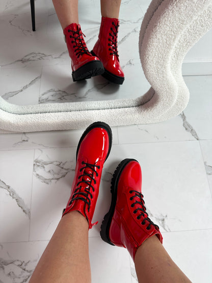 Stella® | Shiny red boots