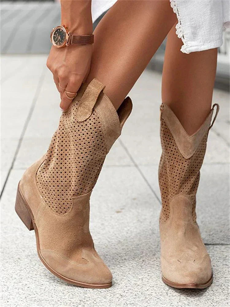 Penélope® | Elegant and detailed support boots