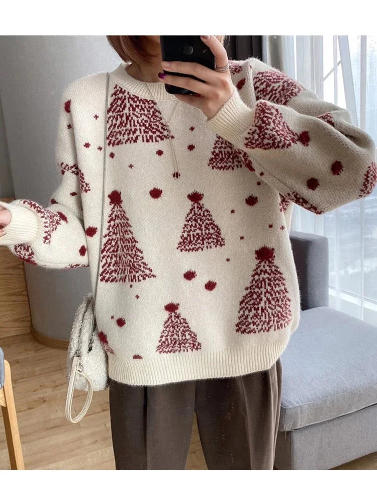 Pilar® | Warm women's knitted sweater with a Christmas tree print and a loose fit