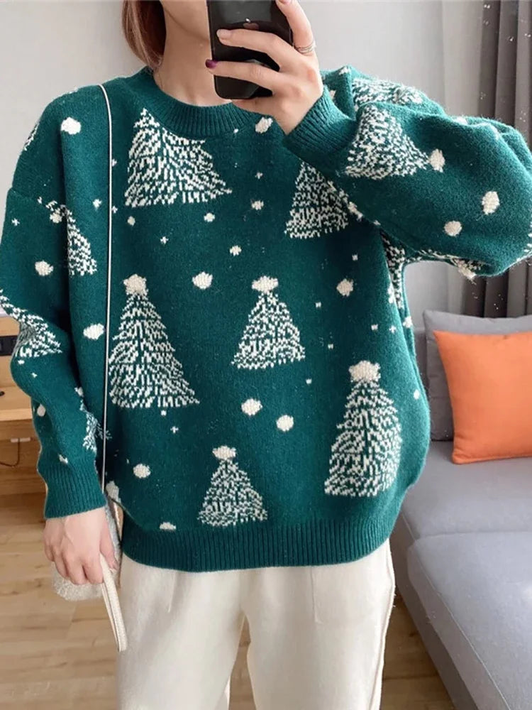 Pilar® | Warm women's knitted sweater with a Christmas tree print and a loose fit