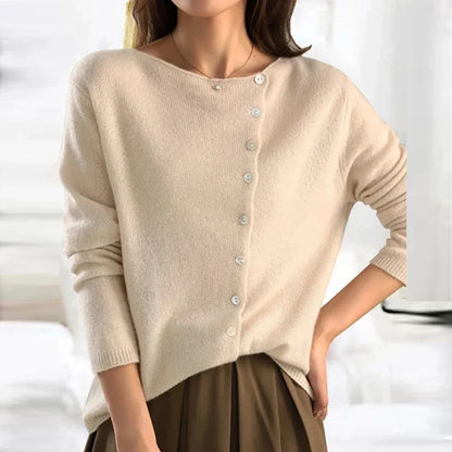 Pilar® | Elegant sweater with a modern button closure