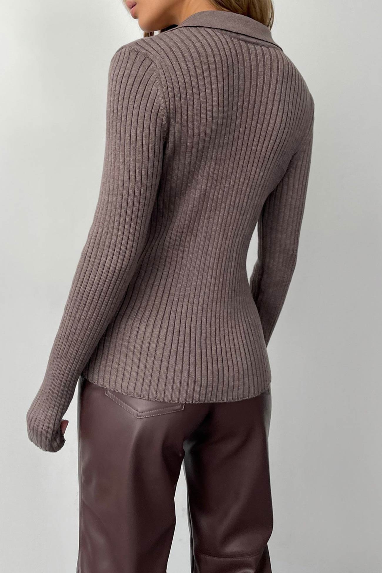 Yasmina® | Ribbed knit top with V-neck and lapels