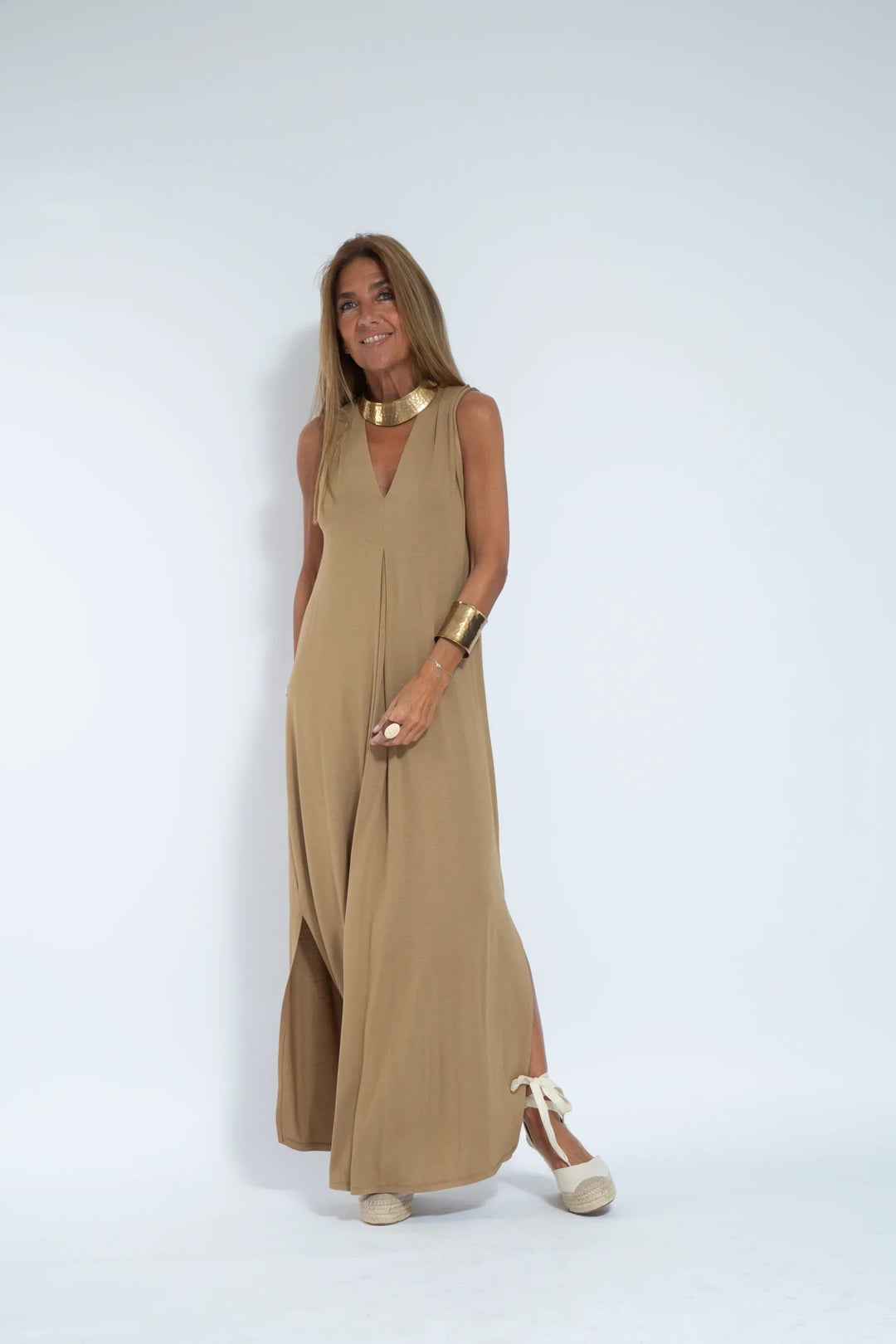 Willa® | Long dress with V-neck