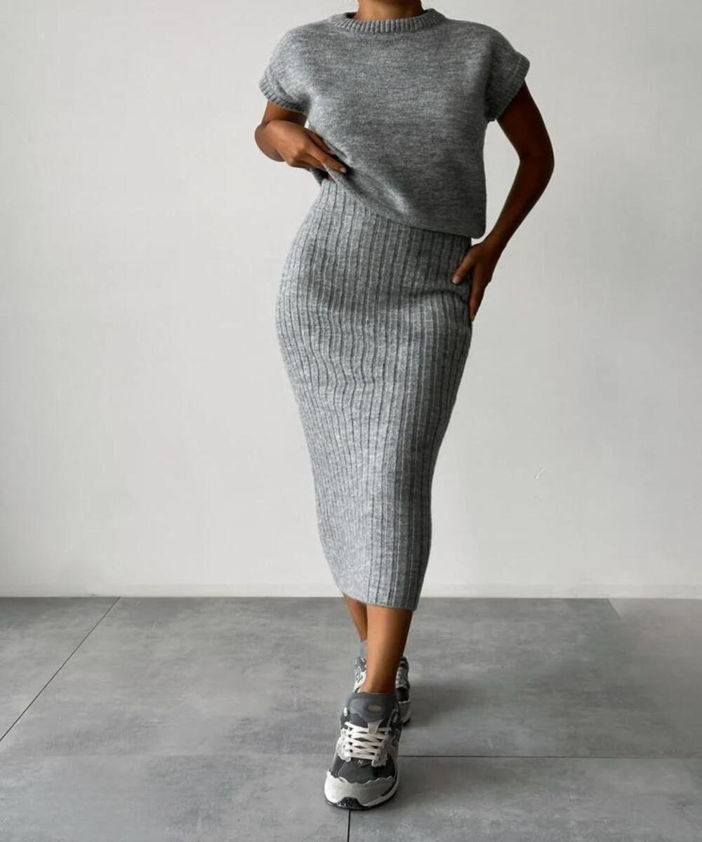 Tessa® | Sleeveless rib knit and skirt set