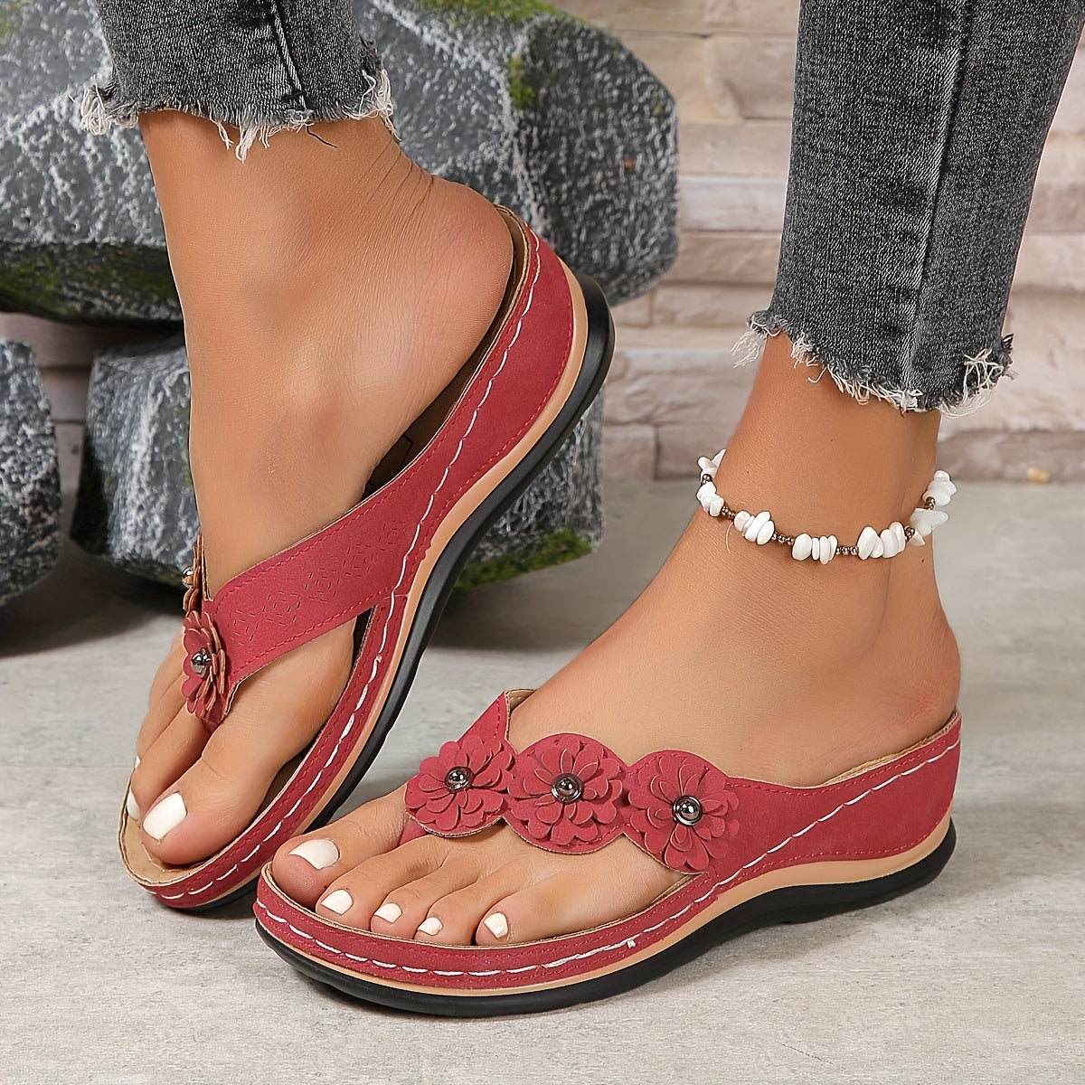 Trudy® | Elegant and comfortable sandals with floral straps