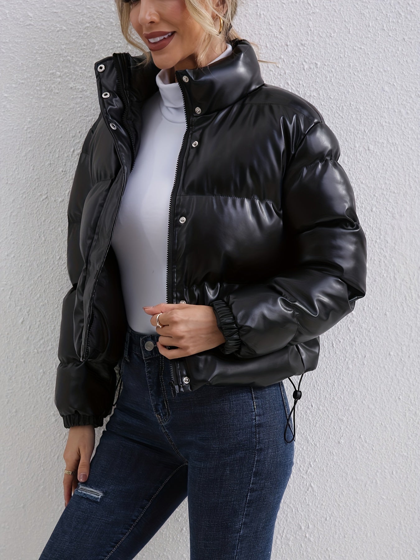 Zahara® | Black short puffer jacket with down filling