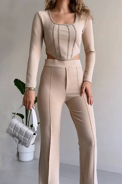 Thomasina® | Stylish two-piece suit with a scoop neckline