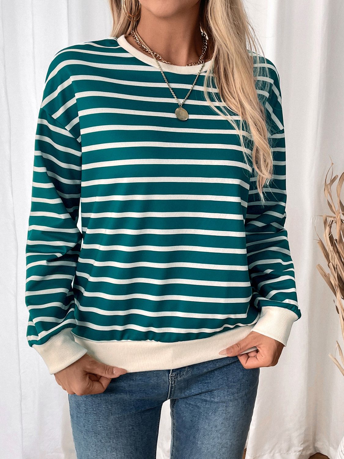 Verónica® | Perfee striped long sleeve crew neck sweatshirt with contrast