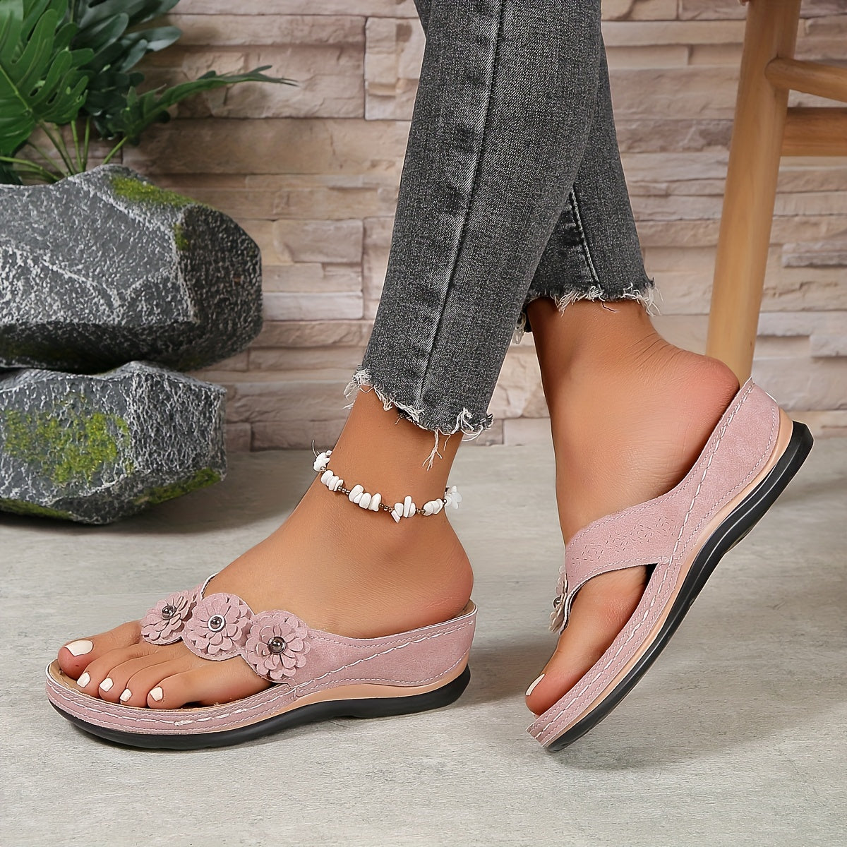 Trudy® | Elegant and comfortable sandals with floral straps