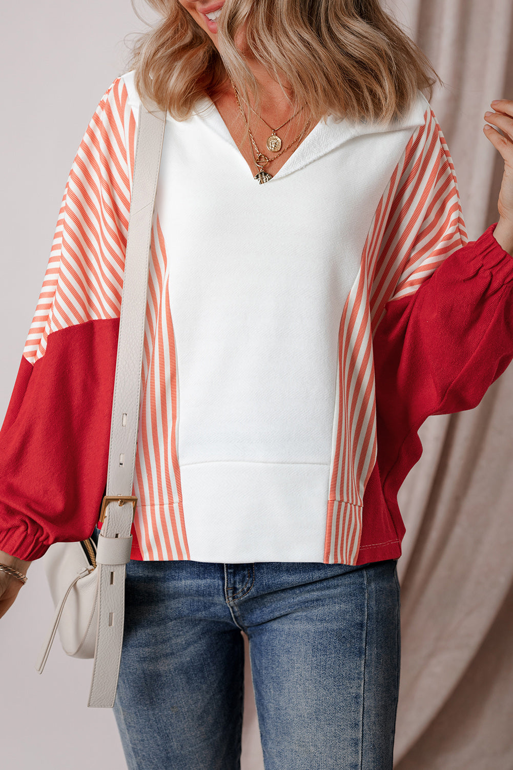 Allison® | Oversized sweatshirt with stripes and contrast V-neck