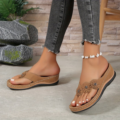 Trudy® | Elegant and comfortable sandals with floral straps