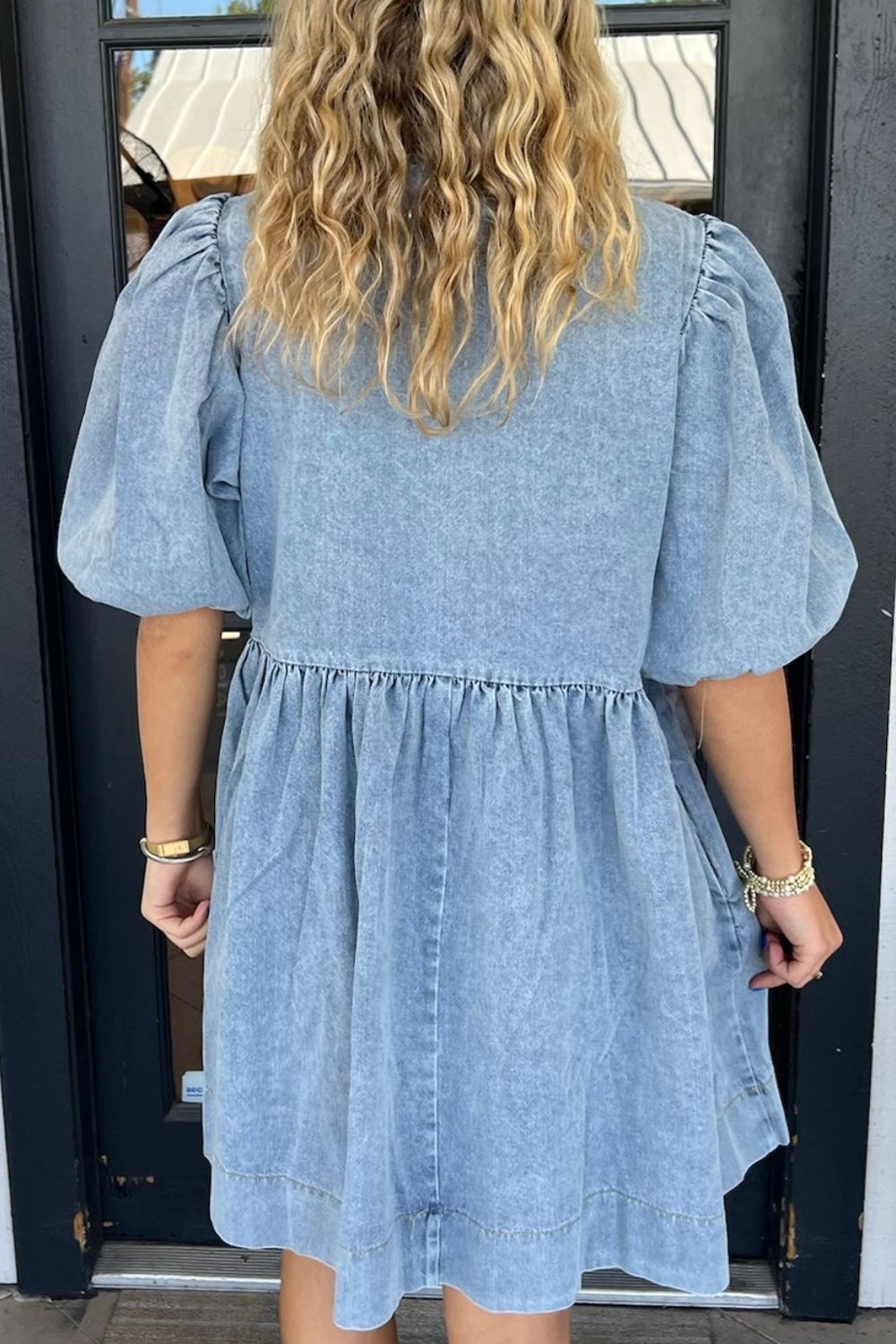 Soledad® | Half-sleeved denim dress with bow and round neckline