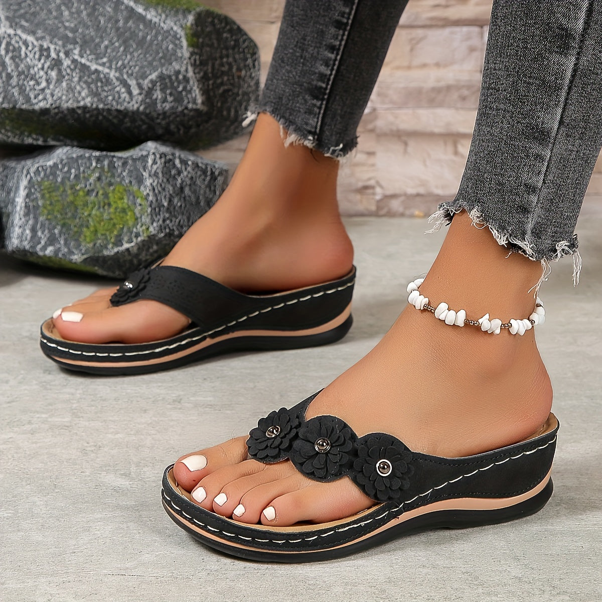 Trudy® | Elegant and comfortable sandals with floral straps