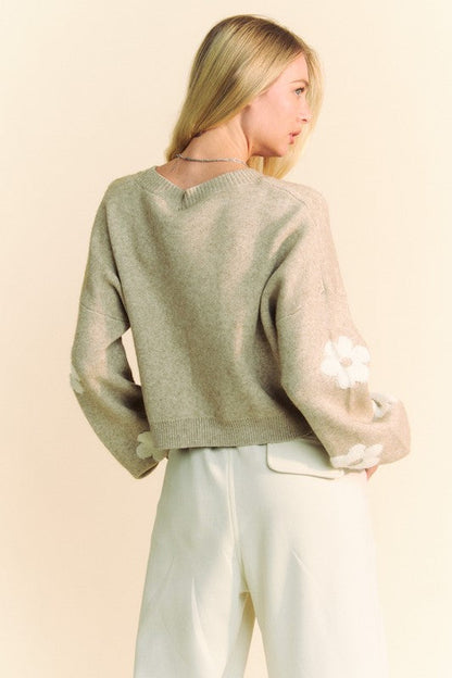 Verity® | Short sweater with a floral pattern and dropped shoulders