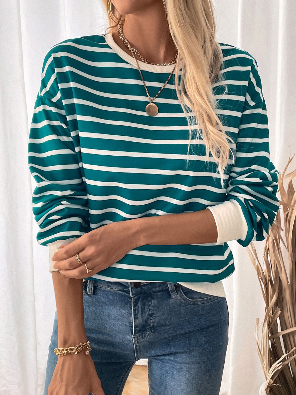 Verónica® | Perfee striped long sleeve crew neck sweatshirt with contrast