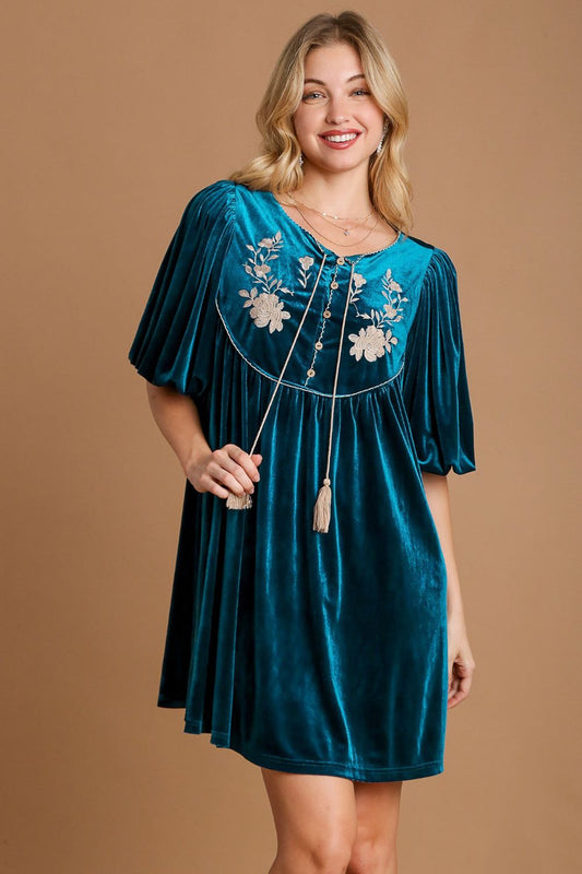 Soledad® | Embroidered velvet half sleeve tassel mini dress