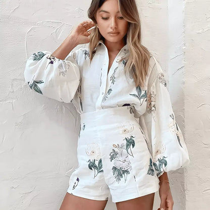 Verónica® | Shirt and shorts with a delicate floral print