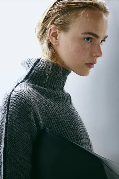 Wren® | Large wool sweater in silhouette