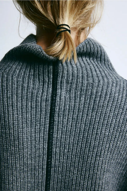 Wren® | Large wool sweater in silhouette