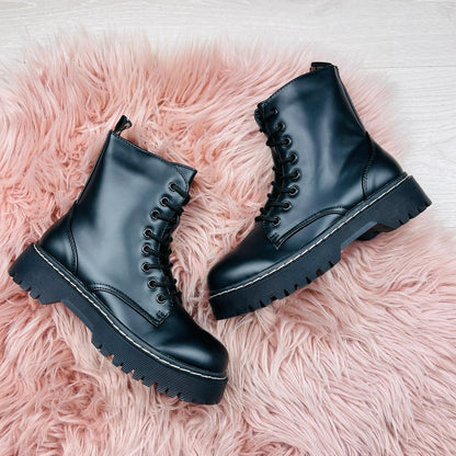 Verónica® | Shiny black boots