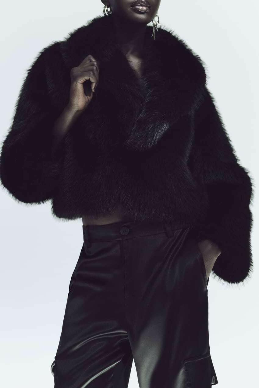 Alicia® | Stay chic and cozy with our cropped faux fur jacket for spring and winter