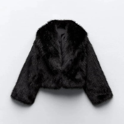 Alicia® | Stay chic and cozy with our cropped faux fur jacket for spring and winter